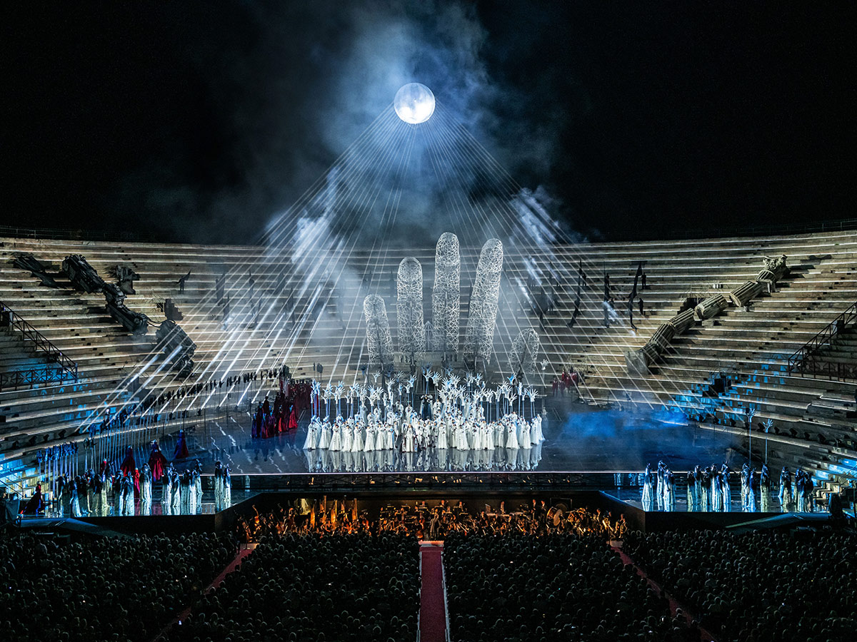 verona-opernfestspiele-in-verona-aida-20230616-arena-aida-panor-f-2722-heads-high-v2-1-.jpg