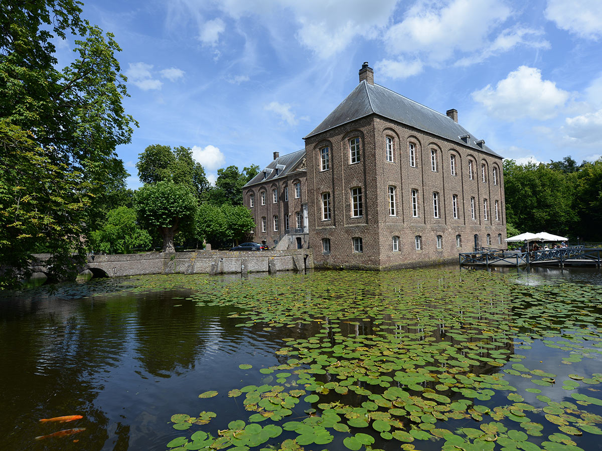 egmond-aan-zee-wo-im-fruehling-bluetentraeume-wachsen-mit-besuch-des-keukenhofs-schloss-arcen-44148445.jpg