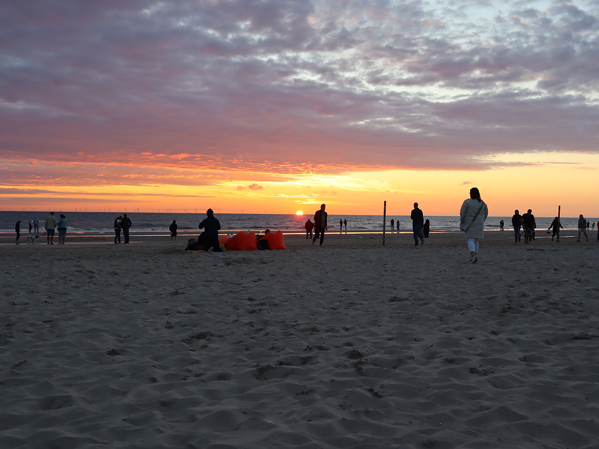 egmond-aan-zee-herrliches-strandleben-im-badeort-und-historische-staedte-sonneuntergang-am-strand-img-0666.jpg