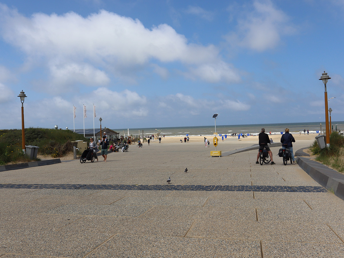 katwijk-aan-zee-an-hollands-schoener-kueste-mit-besuch-von-kinderdijk-den-haag-und-rotterdam-strandpromenade-img-0581.jpg