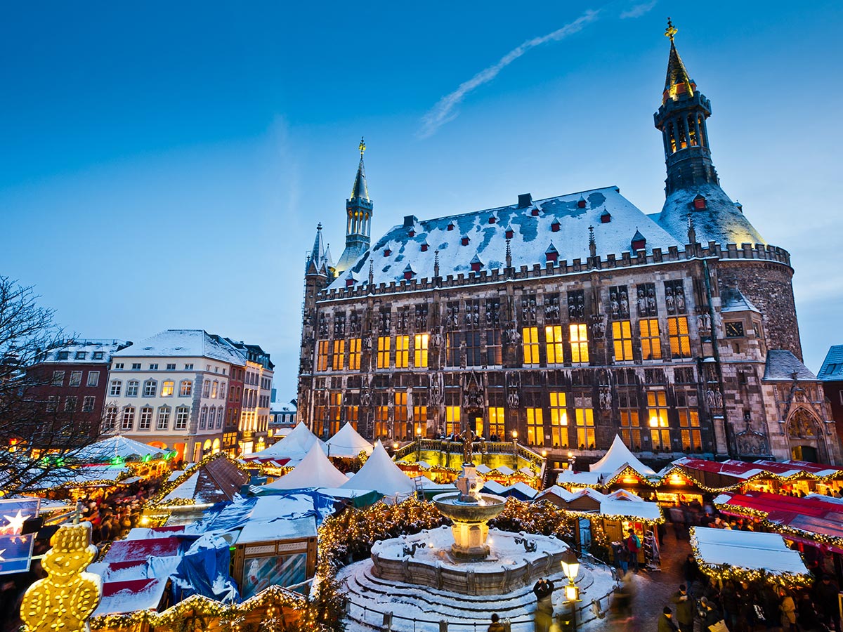 advent-in-den-grotten-von-valkenburg-weihnachtsmarkt-in-aachen-36046798.jpg