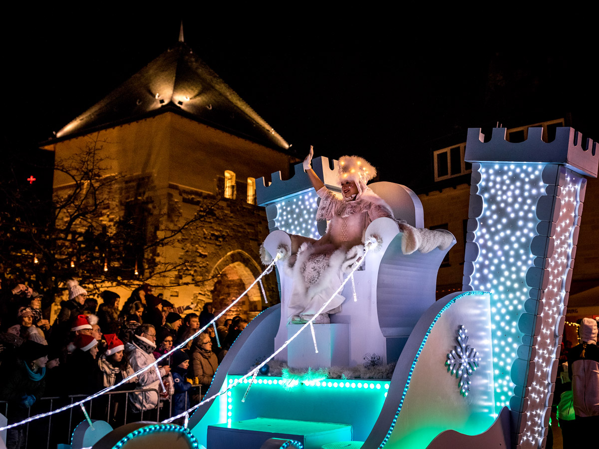 valkenburg-advent-in-den-grotten-von-valkenburg-mit-besuch-der-weihnachtsmaerkte-in-maastricht-und-aachen-landal-christmas-parade-5.jpg