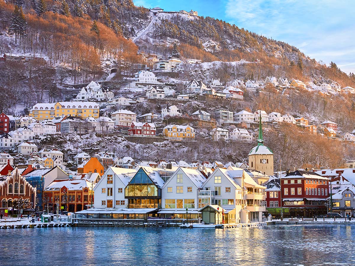 winterwunderland-suednorwegen-das-land-der-fjorde-und-fjelle-im-winterkleid-bryggen-in-bergen-760503885.jpg