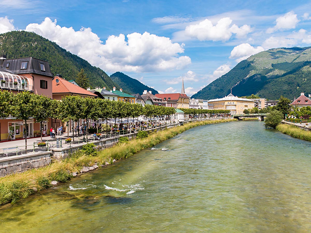 abtenau-im-salzburger-land-10-traditionelle-pferdekutschengala-und-besuch-von-hallstatt-bad-ischl-kurpromenade-140372188.jpg