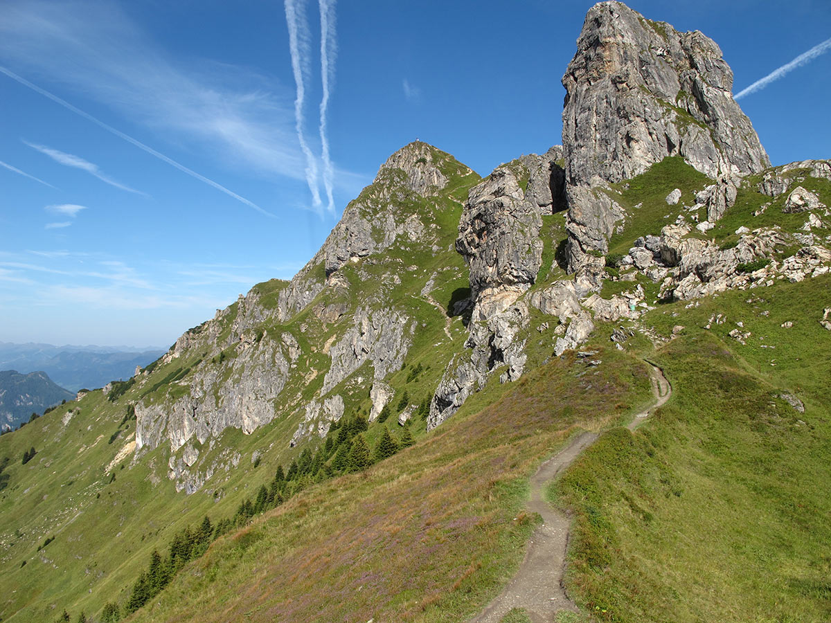 bad-hofgastein-erlebnisreiche-und-erholsame-ostertage-wanderweg-zum-schuhflicker-120674586.jpg