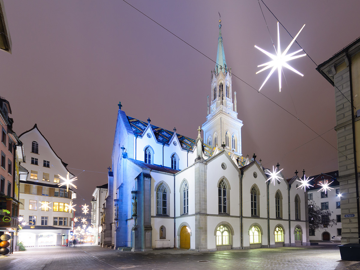 feldkirch-weihnachten-in-vorarlberg-st.-lawrence-kirche-in-st.-gallen-251664359.jpg