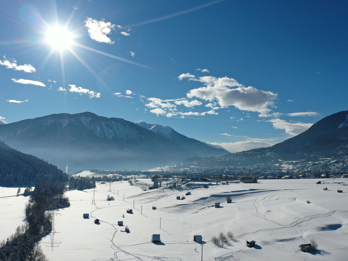 imst-tiroler-wintererlebnisse-mit-alpinen-ausblicken-winterpanorama-imst-407525355.jpg