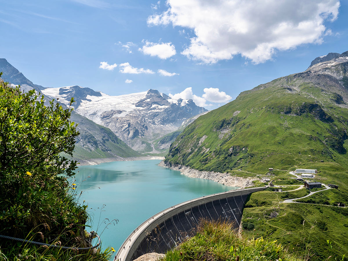 maria-alm-salzburger-land-perfekte-mischung-hochgebirgsstauseen-kaprun-im-nationalpark-hohe-tauern-755164408.jpg