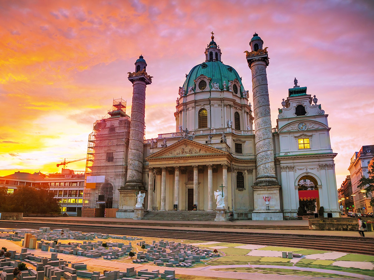 wien-herrliche-tage-in-der-kaiserstadt-karlskirche-in-wien-73985670.jpg