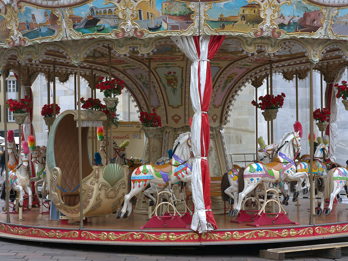 lugano-silvester-unter-palmen-und-mit-der-zahnradbahn-zum-paradiesischen-gipfel-weihnachtsmarkt-in-como-477650373.jpg