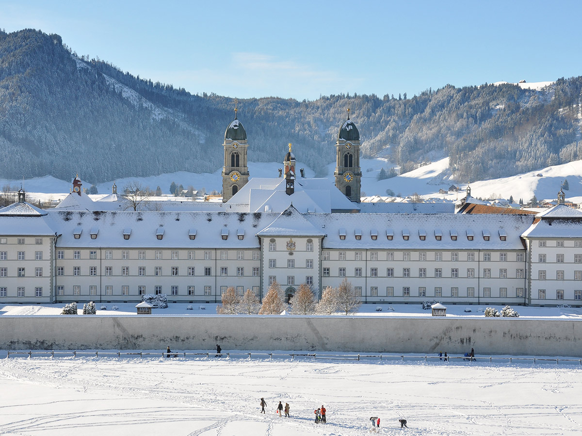 silvester-in-der-schweizer-stadt-zug-benedictine-abbey-of-einsiedeln-45463045.jpg