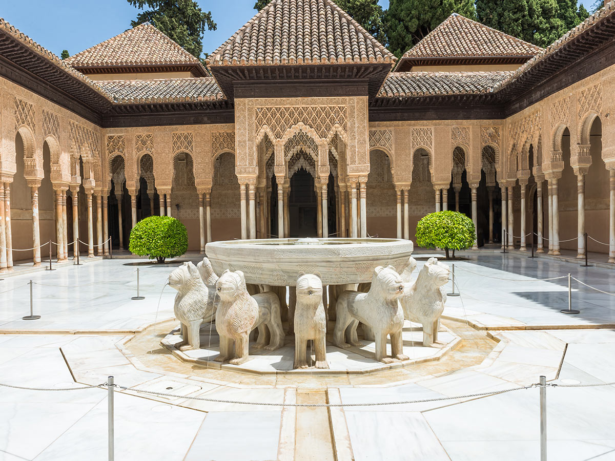 andalusien-kultur-genuss-und-erholung-im-schoenen-sueden-spaniens-alhambra-mit-loewenhof-86284428.jpg