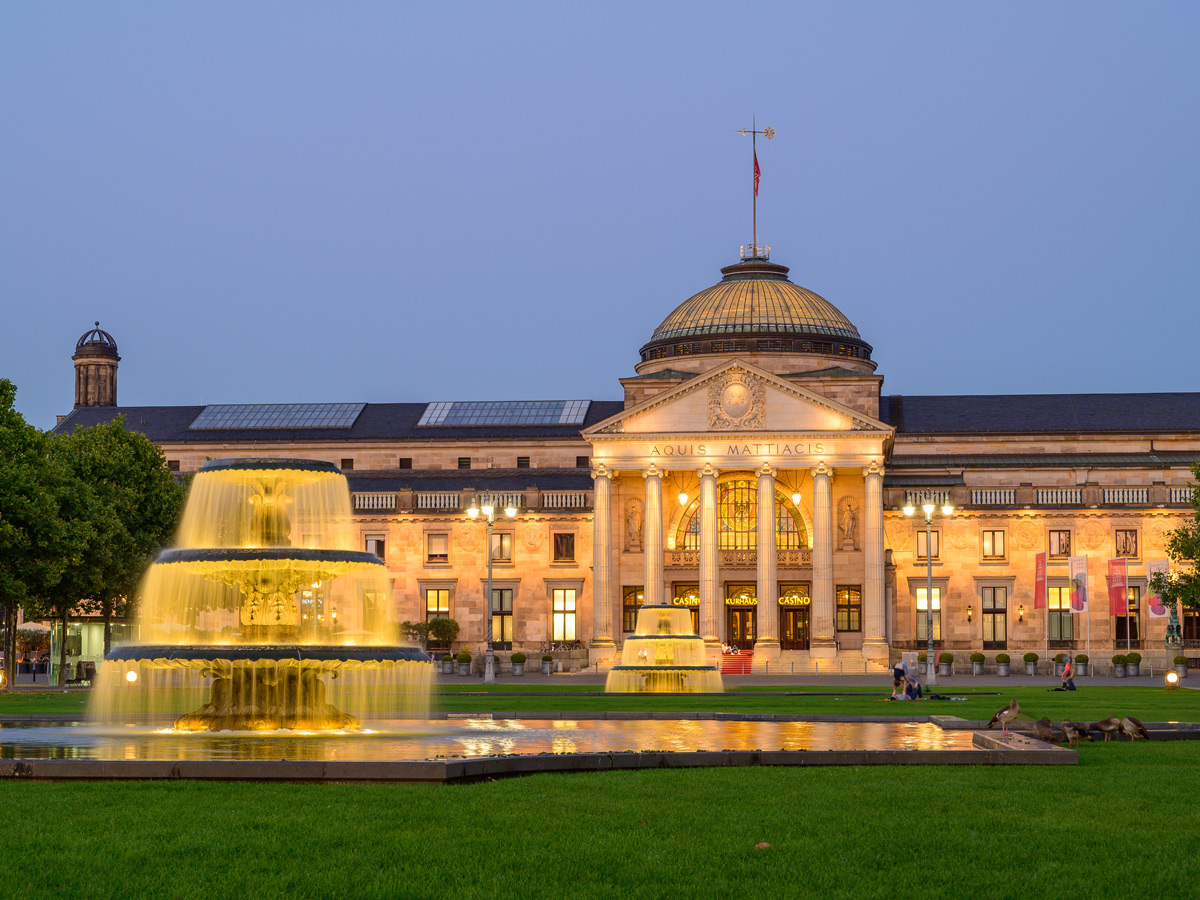 wiesbaden-rheingau-kurhaus-wiesbaden-632084318.jpg