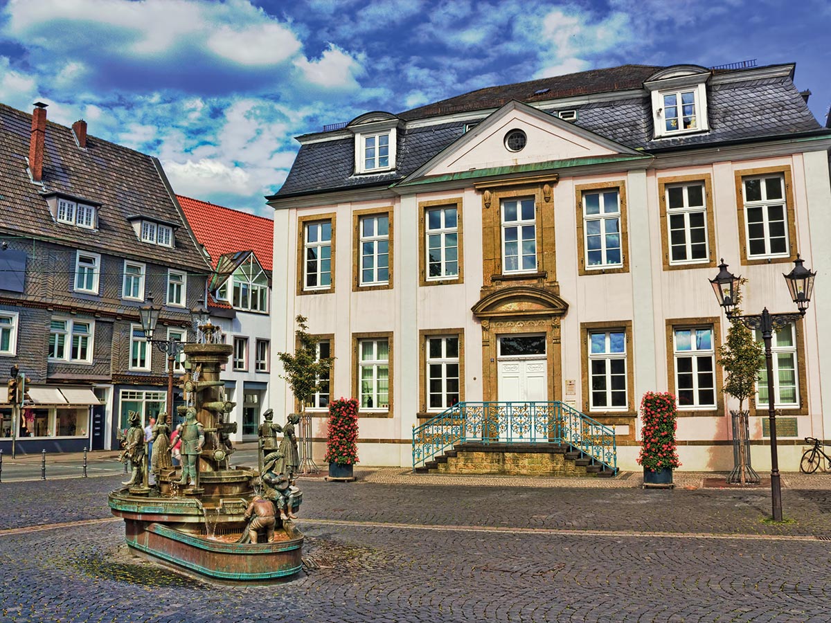 tagesfahrt-februar-2022-lippstadt-ein-stueck-vom-paradies-lippstadt-standesamt-am-marktplatz-und-buergerbrunnen-85919755.jpg